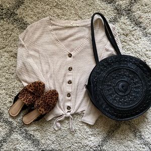 Super comfy, cream/tan, tie front crop top!